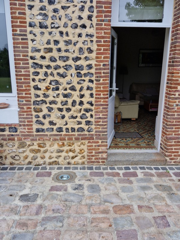 Artisan électricien secteur Fécamp : Remplacement d'éclairages encastrables DISANO pour éclairage de façade extérieure