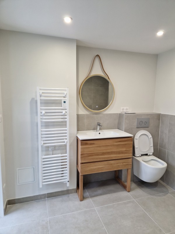 Réfection électrique d'une dépendance de maison pour une salle de bains PMR à Yport 76