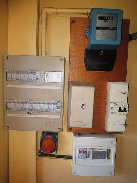 Remplacement et mise aux normes d'un tableau électrique Schneider dans une maison ancienne à Yport proche Fécamp