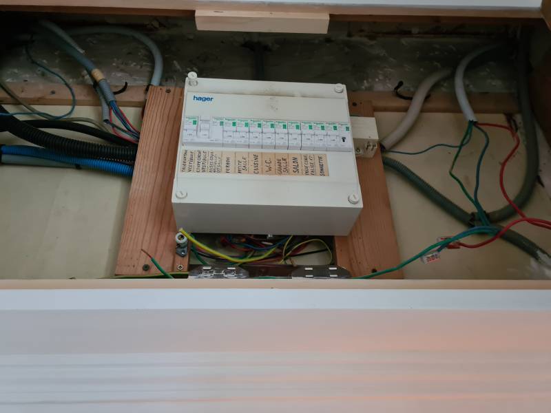 Déplacement d'un tableau électrique pour une mise en conformité proche Bolbec 76