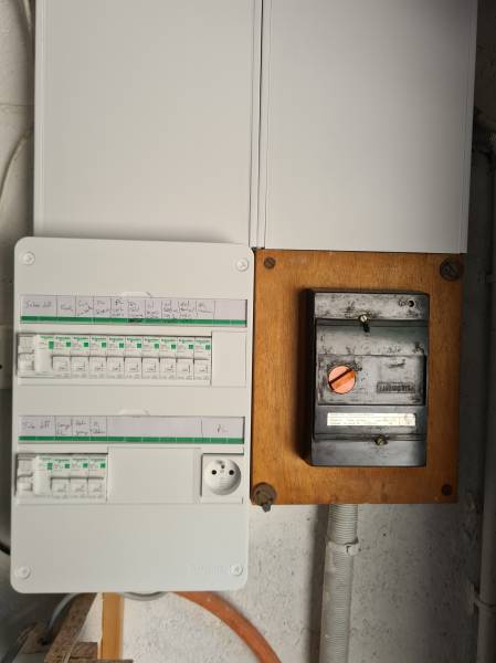 Électricien pour l'installation d'un tableau électrique dans une maison ancienne à Saint-Romain-de-Colbosc 76