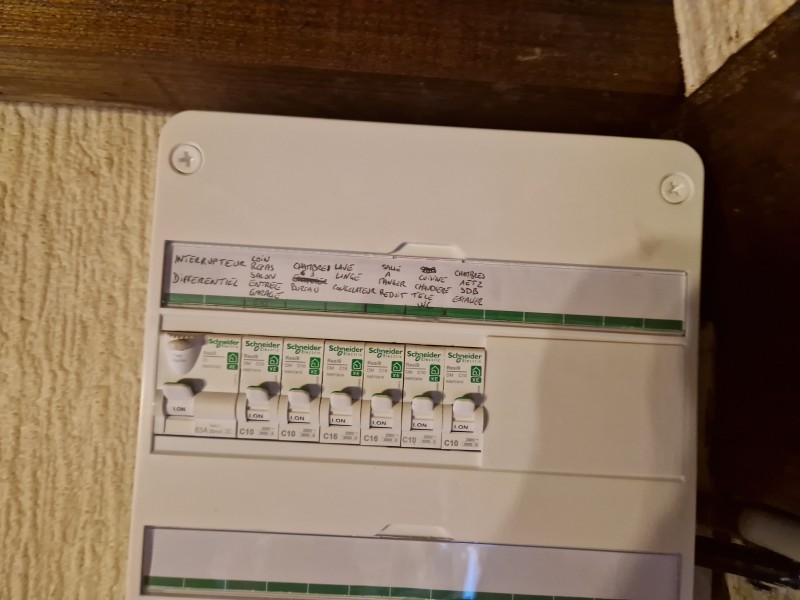Réfection électrique d'une dépendance de maison pour une salle de bains PMR à Yport 76