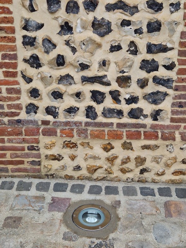 Artisan électricien secteur Fécamp : Remplacement d'éclairages encastrables DISANO pour éclairage de façade extérieure