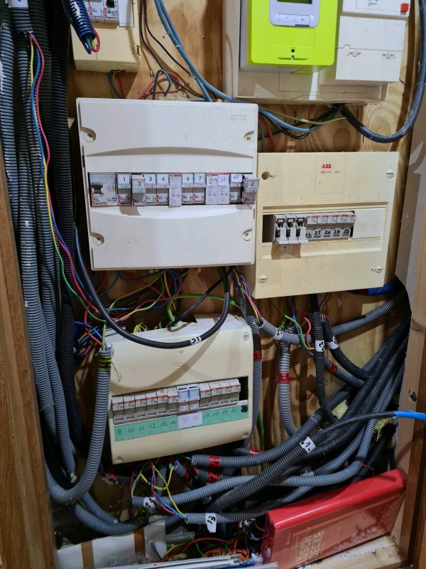 Transformation et mise aux normes d'un tableau électrique monophasé en triphasé proche Goderville 76