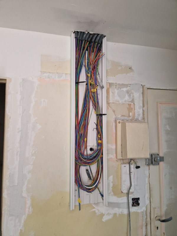 Devis électricien Saint Adresse proche Le Havre : Rénovation électrique complète d'un appartement dans une résidence privée