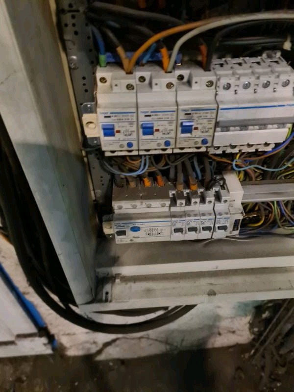 Electricien pour mise en conformité électrique pour un industriel sur Le Havre 76