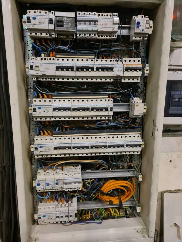 Electricien pour mise en conformité électrique pour un industriel sur Le Havre 76